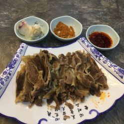 清真老三升餐飲與雨軒齋清真食品在德令哈市的全面評價(jià)分析